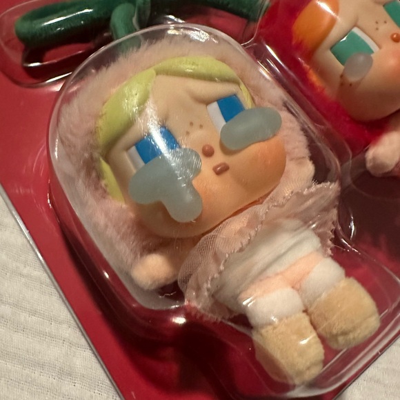AUTHENTIC Crybaby Crying for Love - Cherries Figurine Keychain - Pop Mart BNIB - Picture 2 of 10